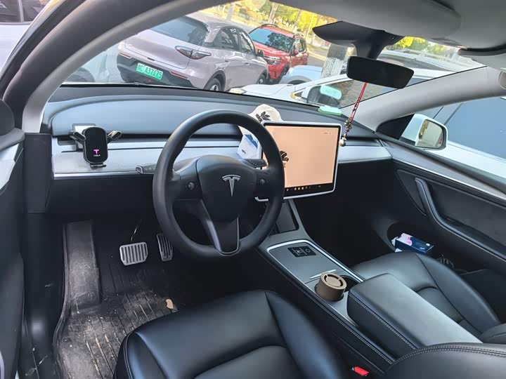 Фото 10 - Tesla Model Y