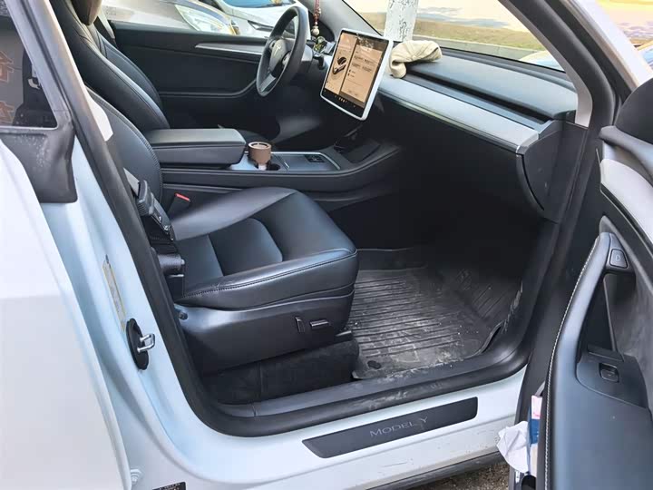 Фото 25 - Tesla Model Y