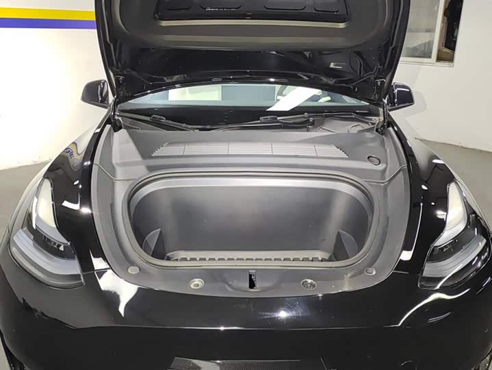 Фото 10 - Tesla Model Y