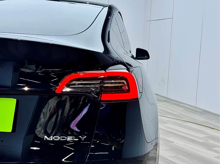 Фото 14 - Tesla Model Y