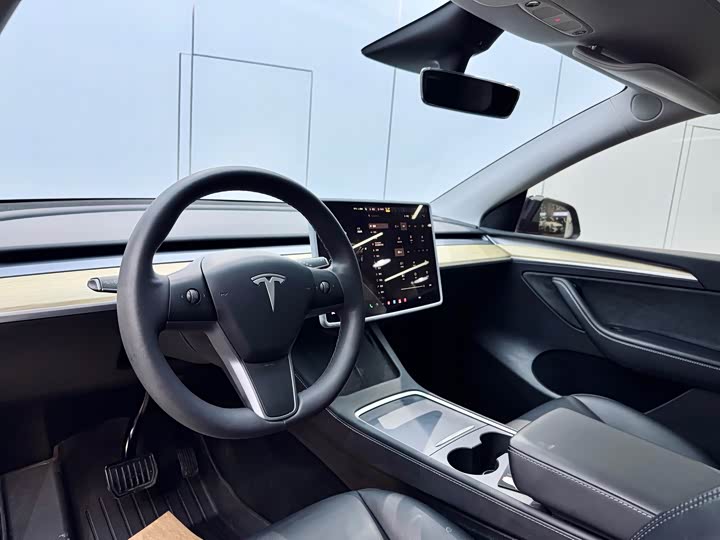 Фото 19 - Tesla Model Y