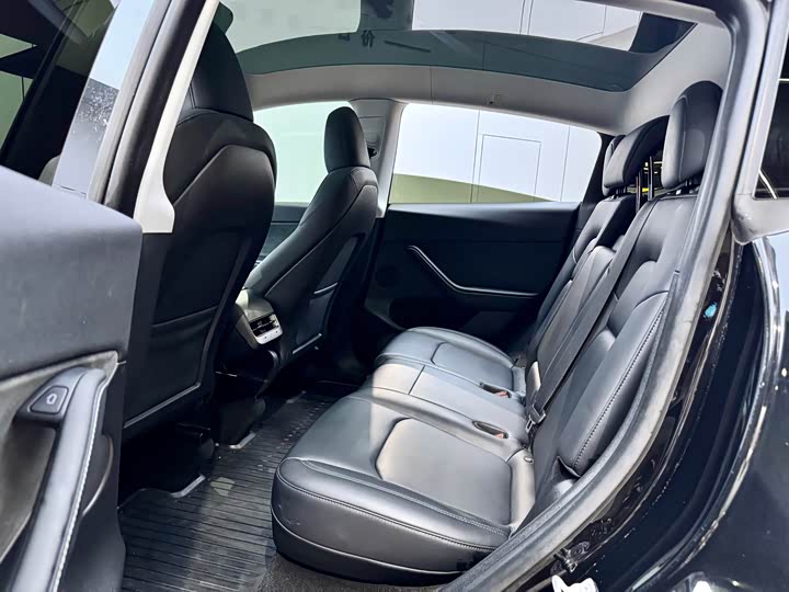 Фото 21 - Tesla Model Y