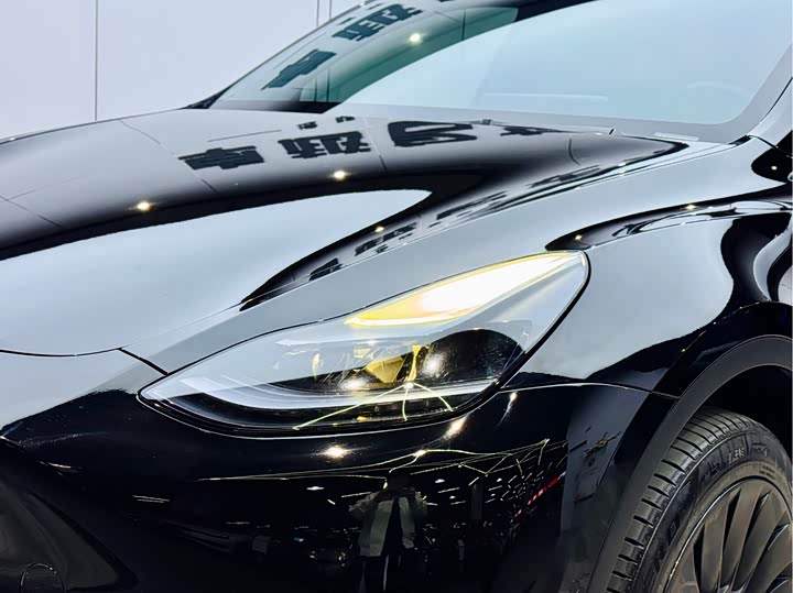 Фото 6 - Tesla Model Y