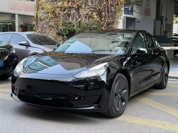 Фото 1 - Tesla Model 3