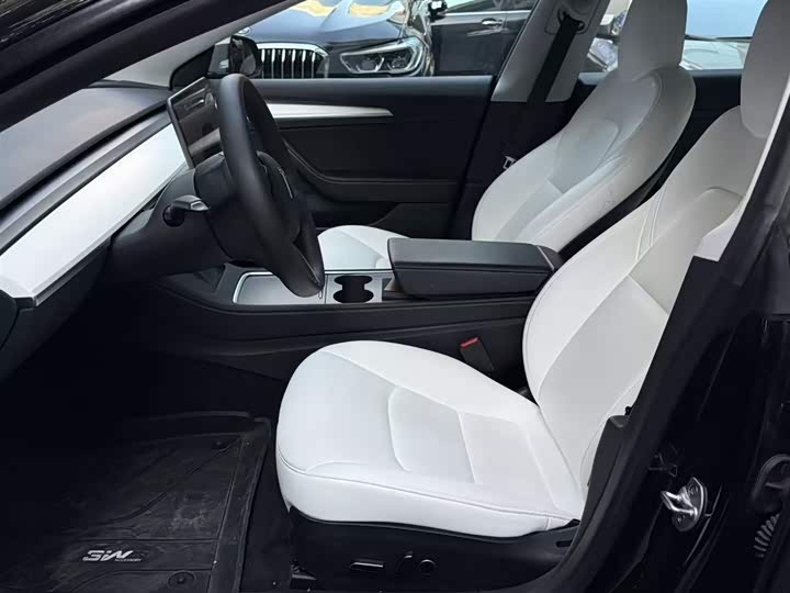 Фото 13 - Tesla Model 3