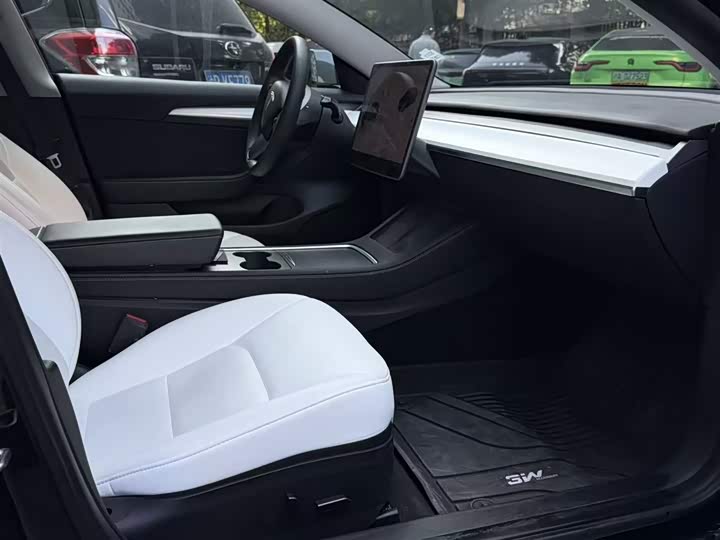 Фото 14 - Tesla Model 3