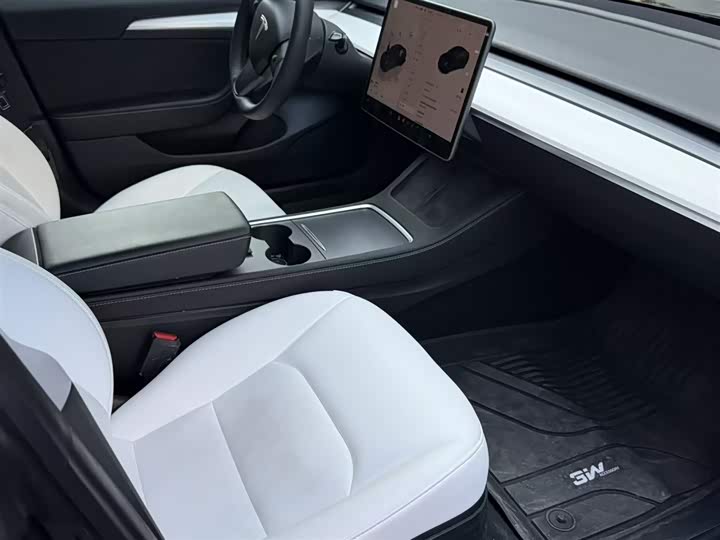 Фото 15 - Tesla Model 3