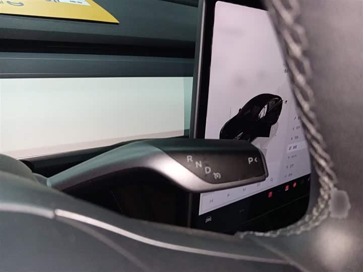 Фото 6 - Tesla Model 3