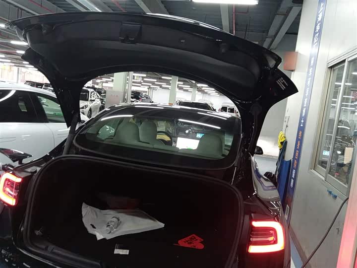 Фото 9 - Tesla Model 3