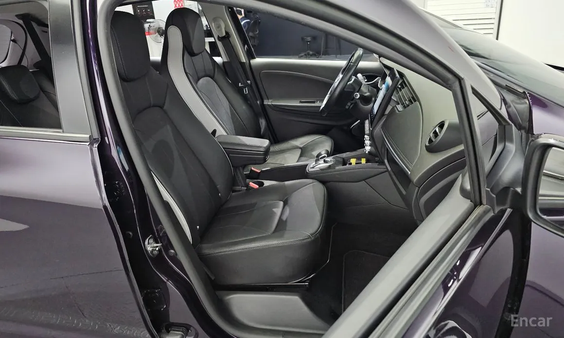 Фото 12 - Renault Zoe