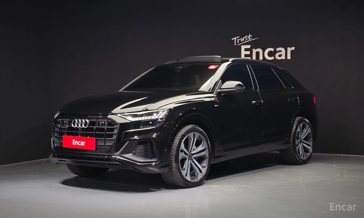 Фото 1 - Audi Q8