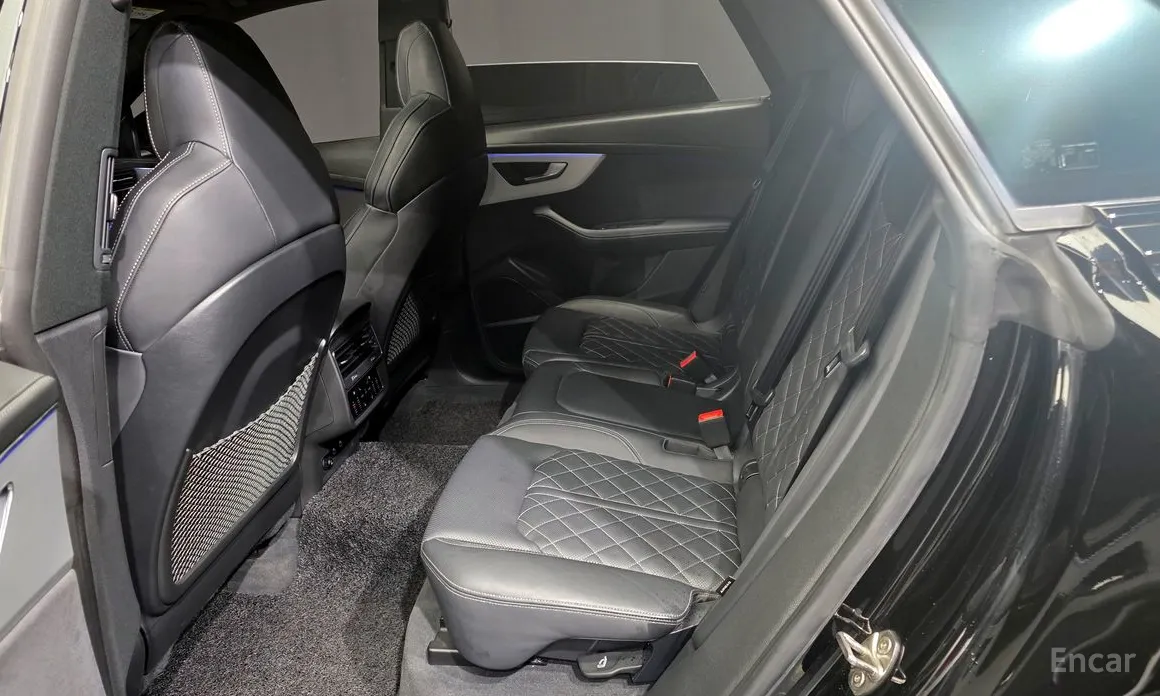 Фото 11 - Audi Q8