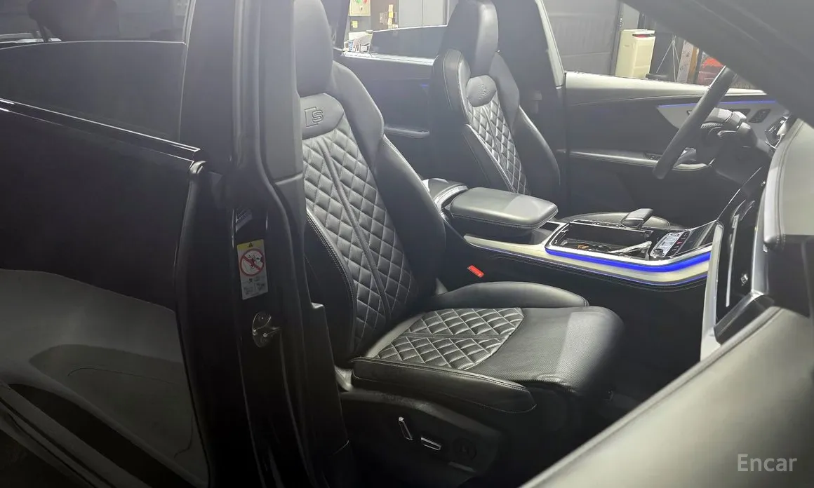 Фото 12 - Audi Q8