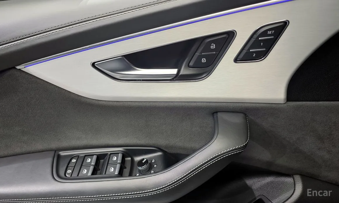 Фото 14 - Audi Q8