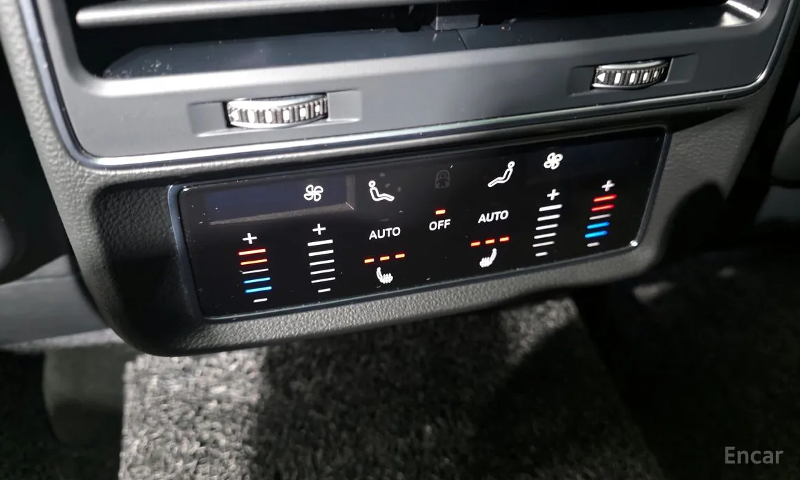 Фото 16 - Audi Q8