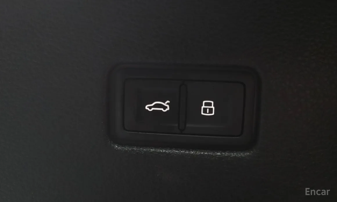 Фото 19 - Audi Q8