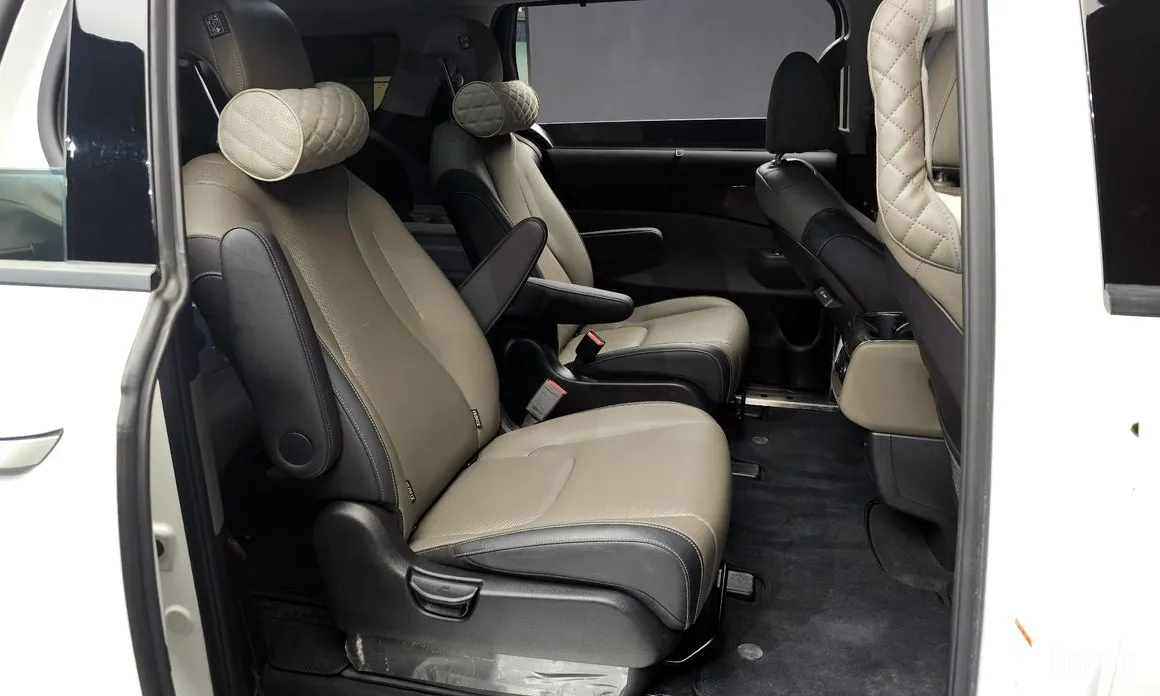 Фото 12 - Kia Carnival