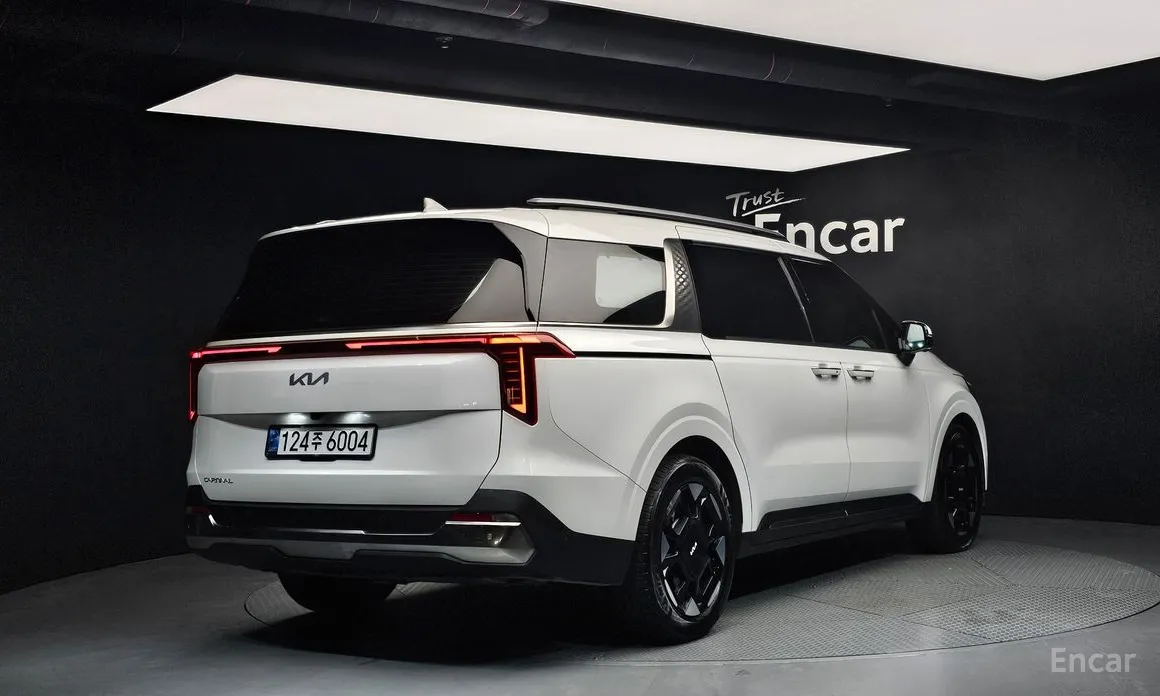 Фото 2 - Kia Carnival