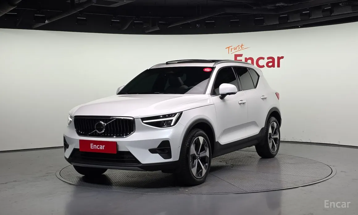 Фото 1 - Volvo XC40