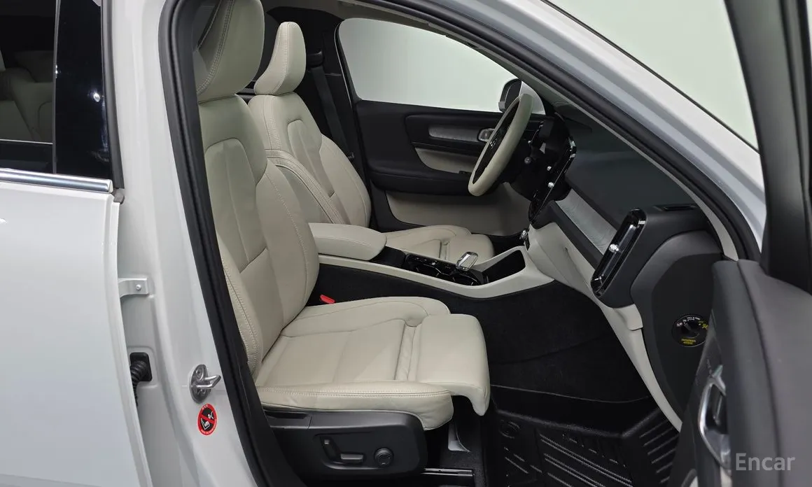 Фото 10 - Volvo XC40