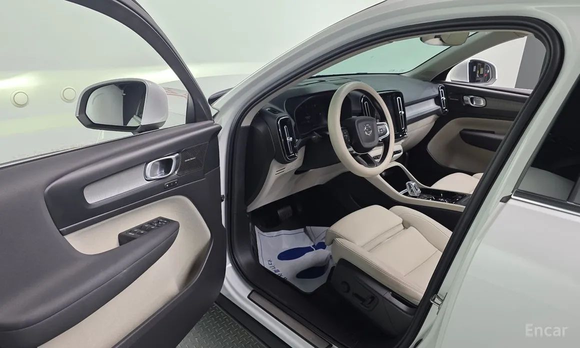 Фото 11 - Volvo XC40