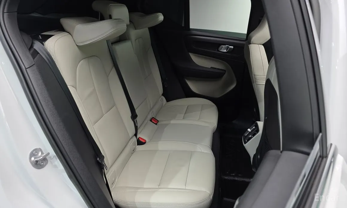 Фото 12 - Volvo XC40