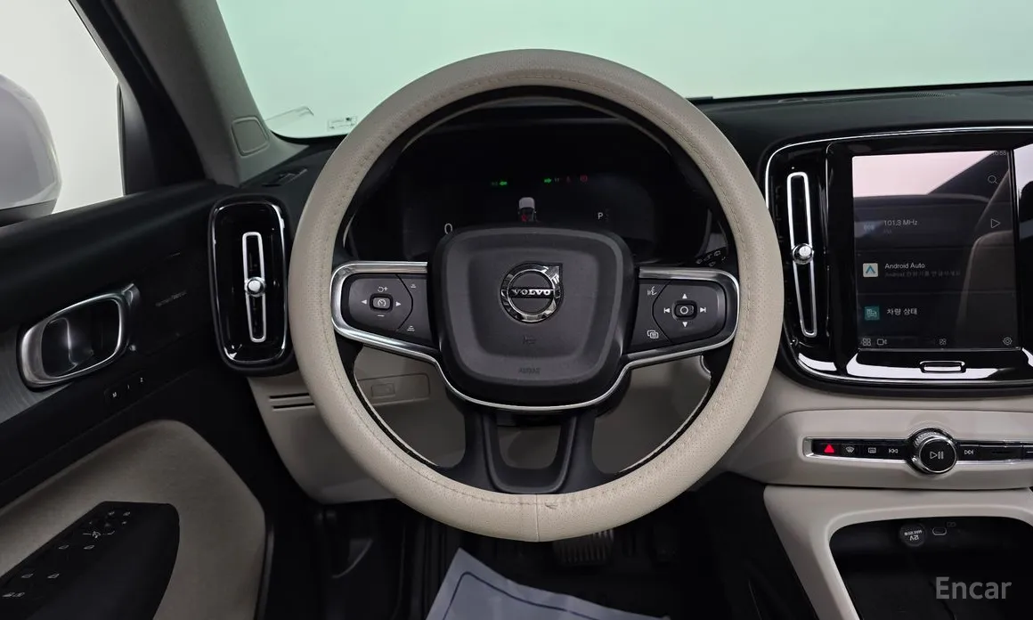 Фото 13 - Volvo XC40