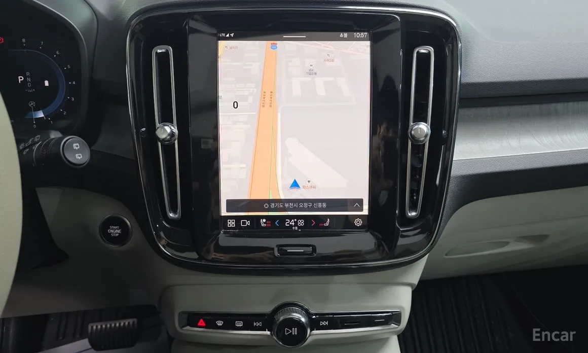 Фото 14 - Volvo XC40