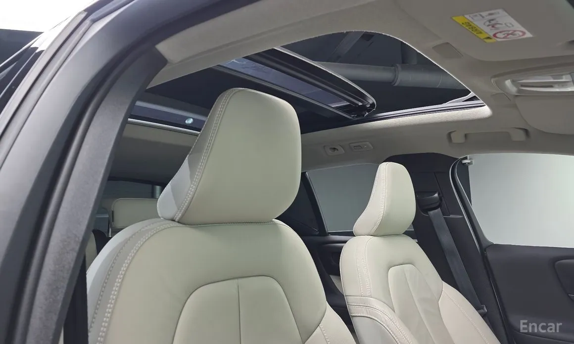 Фото 19 - Volvo XC40