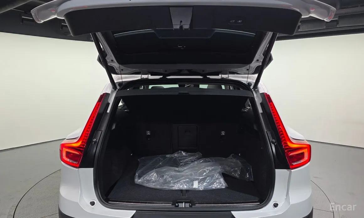 Фото 20 - Volvo XC40