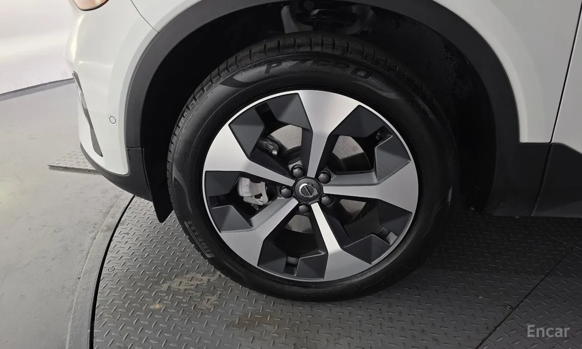 Фото 5 - Volvo XC40