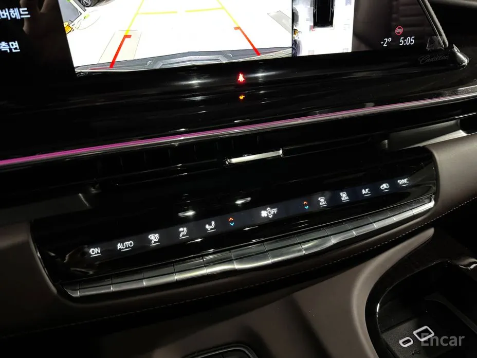 Фото 10 - Cadillac Escalade