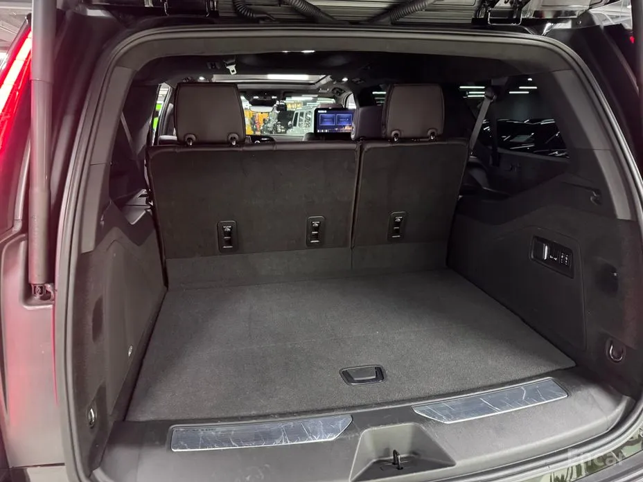 Фото 16 - Cadillac Escalade