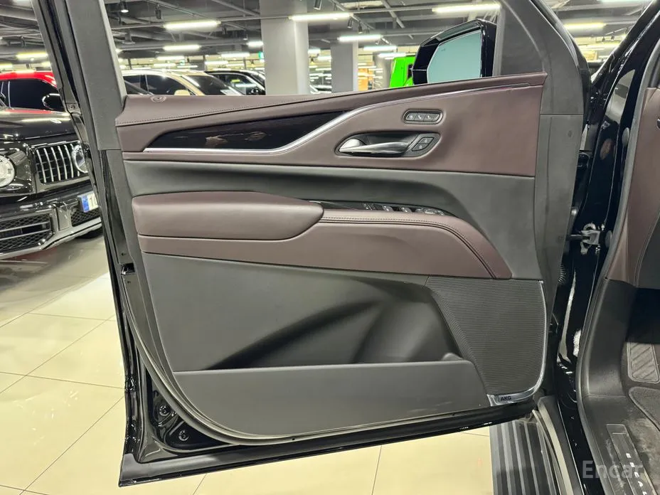 Фото 5 - Cadillac Escalade