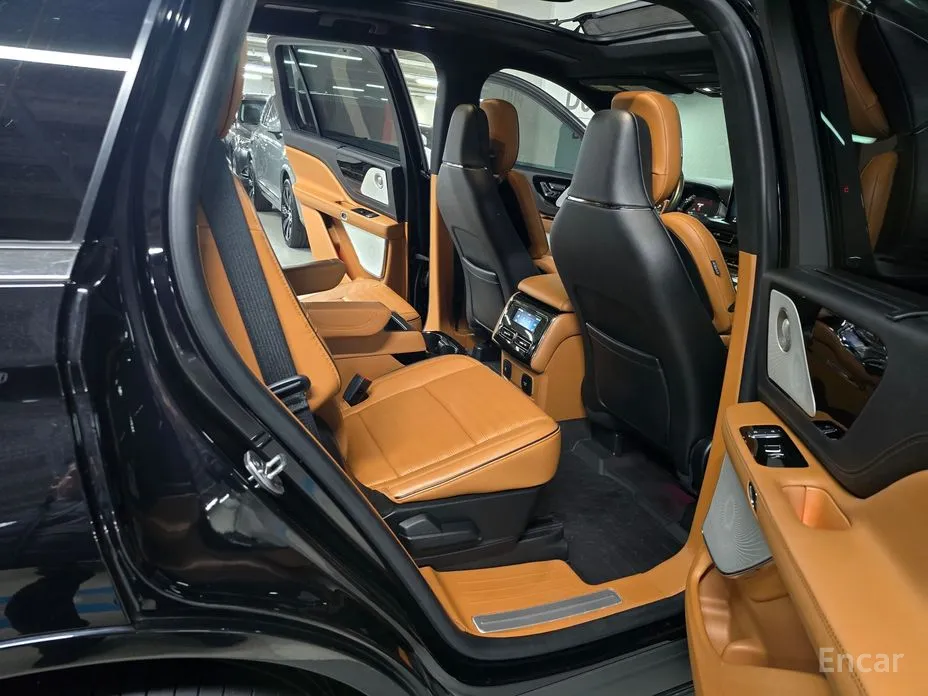 Фото 9 - Lincoln Aviator