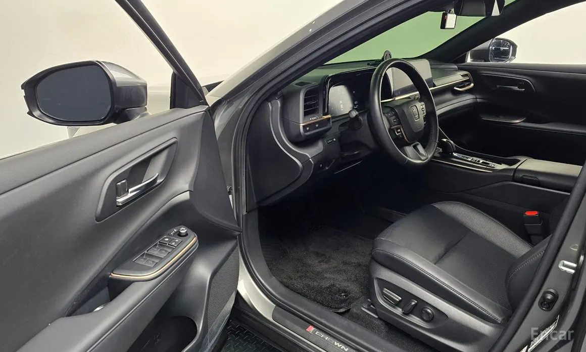 Фото 11 - Toyota Crown