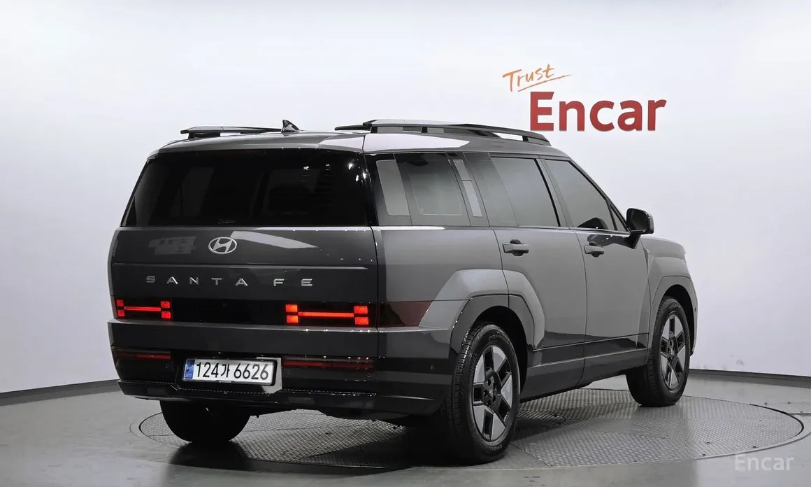 Фото 2 - Hyundai Santa Fe