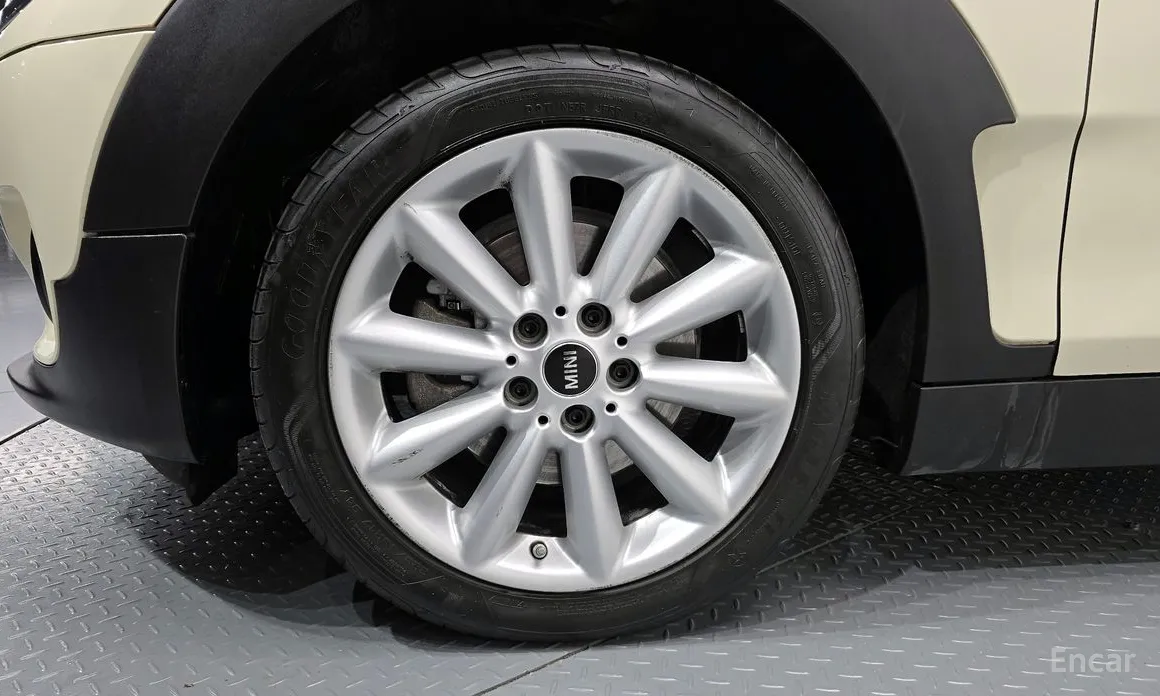 Photo 5 - Mini Clubman