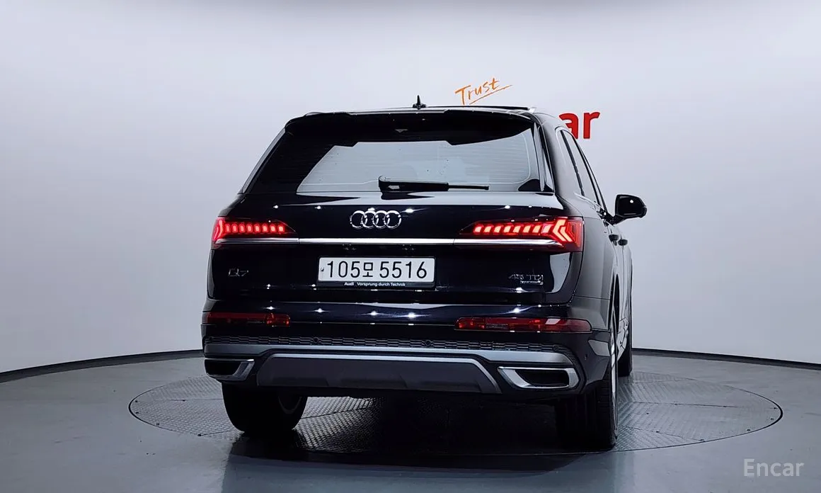 Фото 4 - Audi Q7