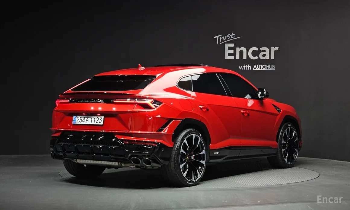 Фото 2 - Lamborghini Urus