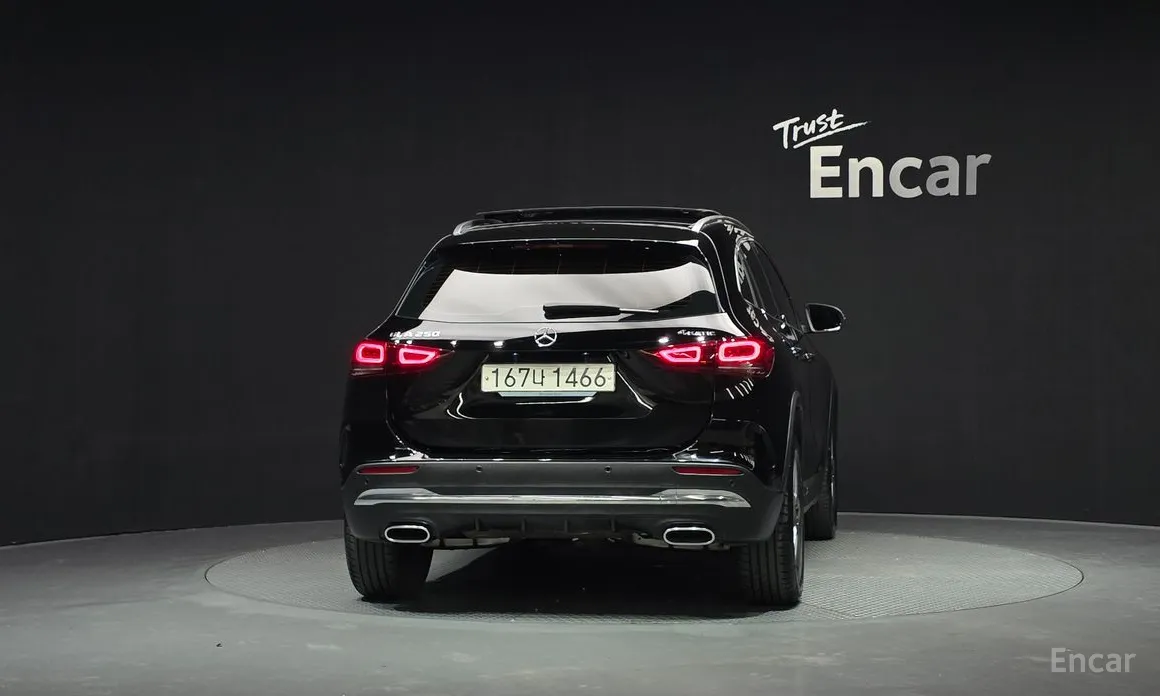 Фото 4 - Mercedes-Benz GLA-Class