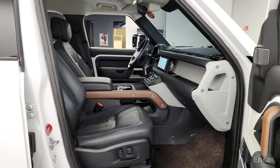 Фото 12 - Land Rover Defender