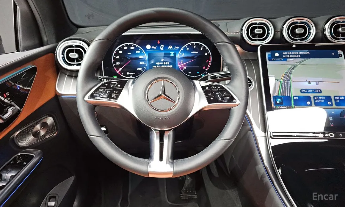 Photo 13 - Mercedes-Benz GLC-Class