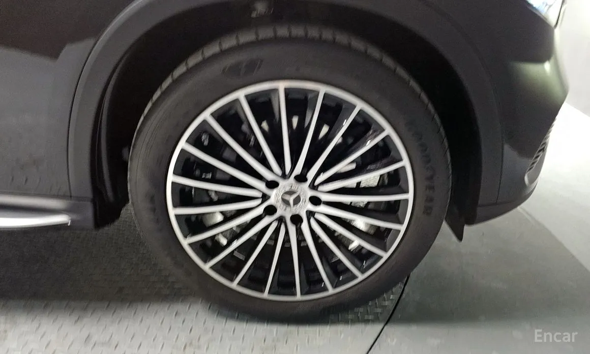 Photo 5 - Mercedes-Benz GLC-Class