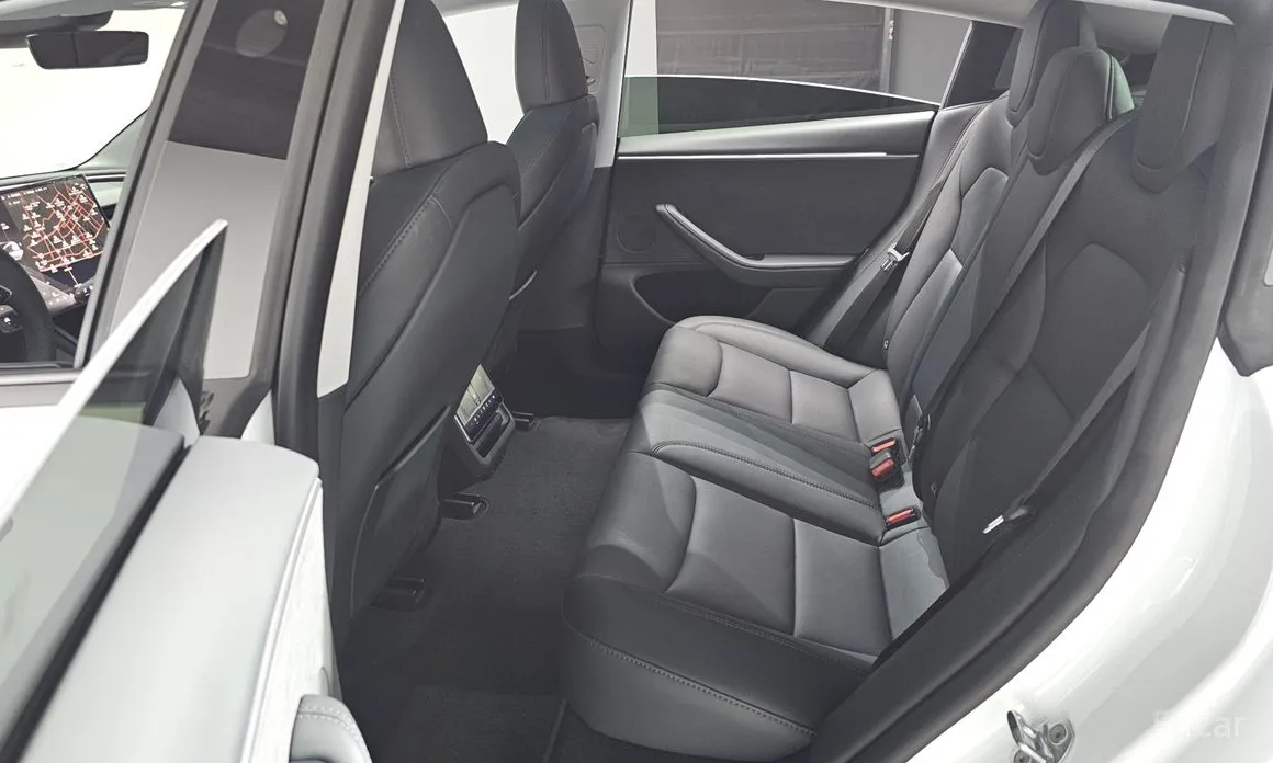 Фото 12 - Tesla Model 3