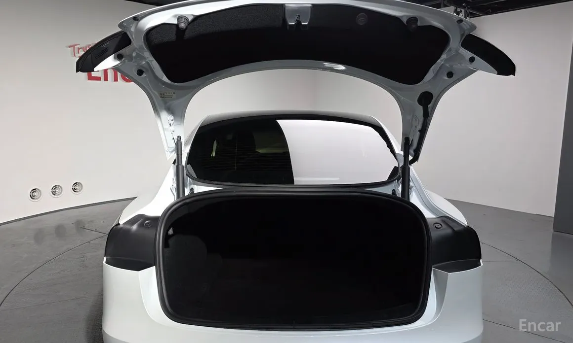 Фото 19 - Tesla Model 3