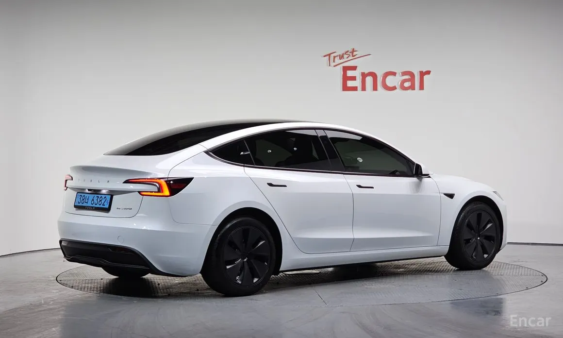 Фото 2 - Tesla Model 3