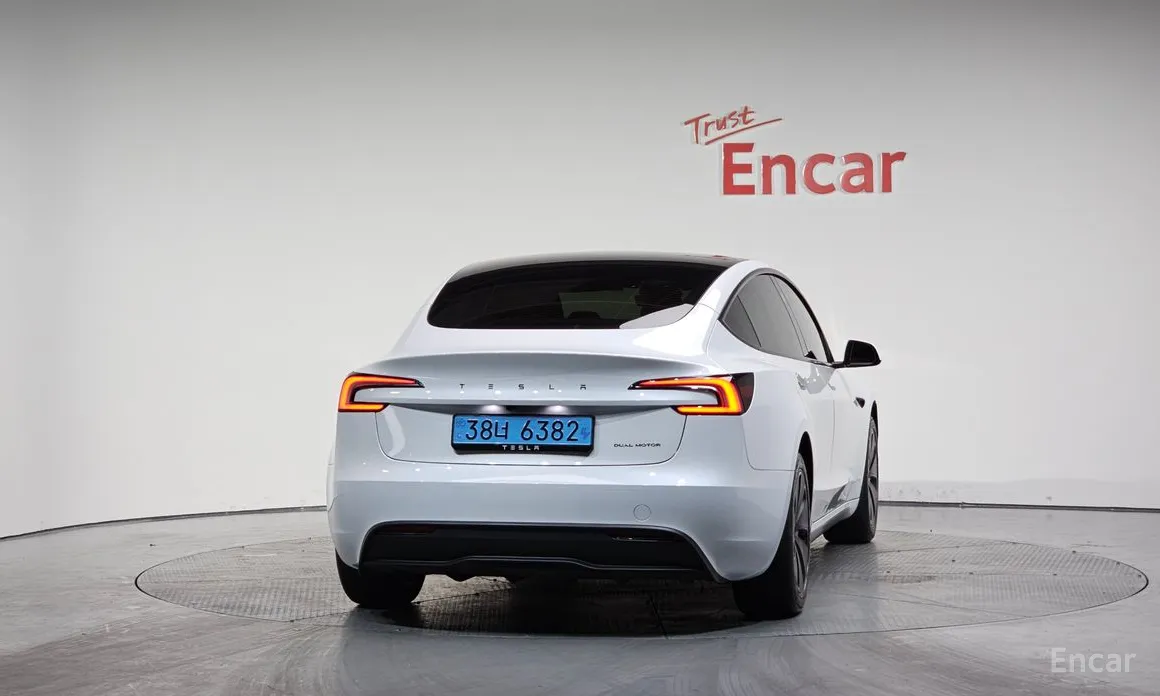 Фото 4 - Tesla Model 3