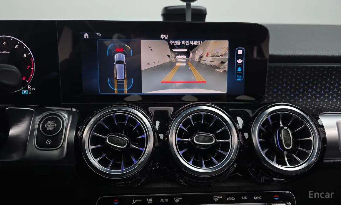 Фото 14 - Mercedes-Benz GLB-Class