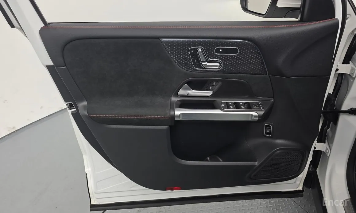 Фото 17 - Mercedes-Benz GLB-Class